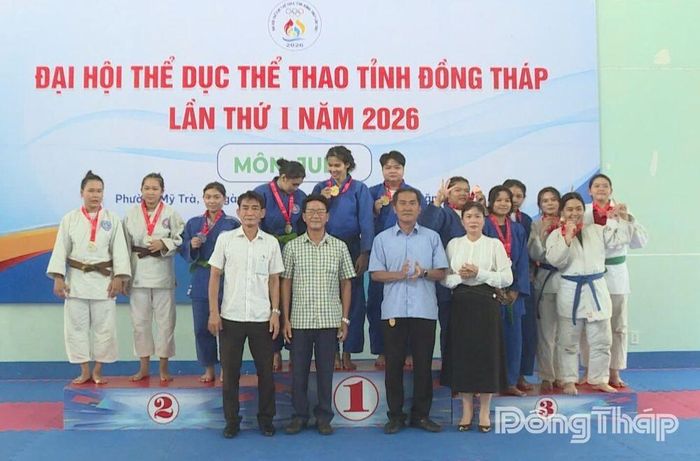 Ban Tổ chức trao huy chương môn Judo cho các vận động viên đạt thành tích cao tại Đại hội Thể dục thể thao năm 2026.