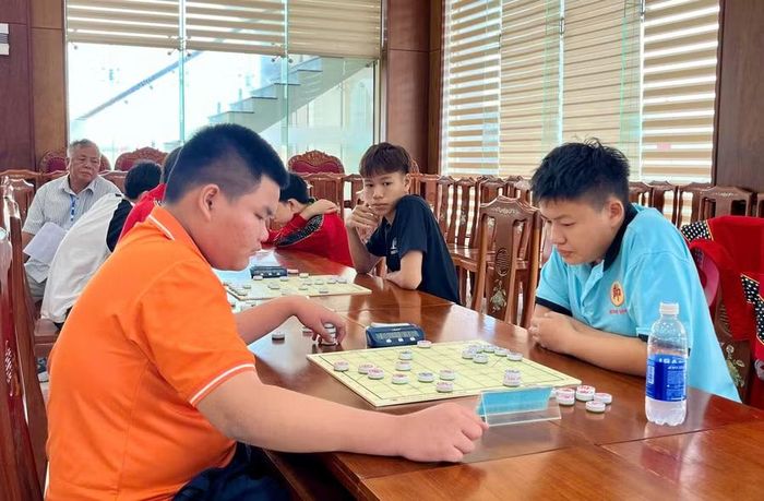  Được tổ chức trên sân nhà, nhiều CLB cờ tướng trên địa bàn tỉnh như CLB T-Chess, CLB An Nhơn, CLB Bình Định và CLB Cờ vua - Cờ tướng Quy Nhơn... có thêm cơ hội thi đấu, cọ xát với những kỳ thủ trình độ cao đến từ nhiều địa phương. Ảnh: H.V 