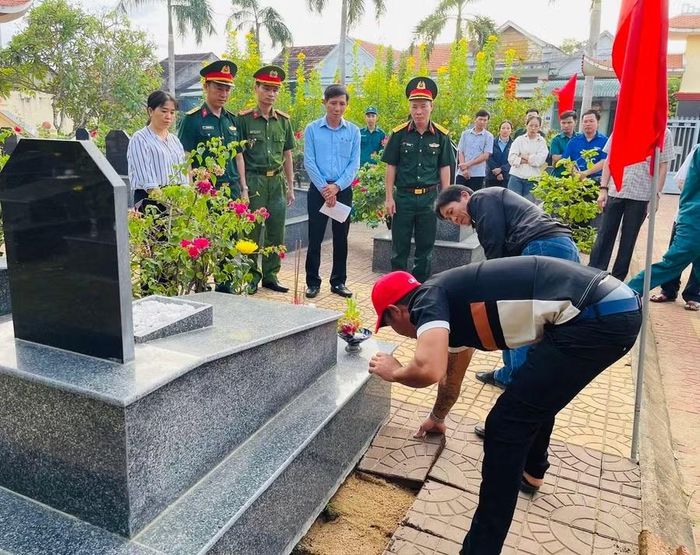 Toàn bộ quá trình được triển khai nghiêm ngặt, bảo đảm tính khoa học, chính xác và giữ gìn sự tôn nghiêm tại các nghĩa trang. Ảnh. Đ.Y
