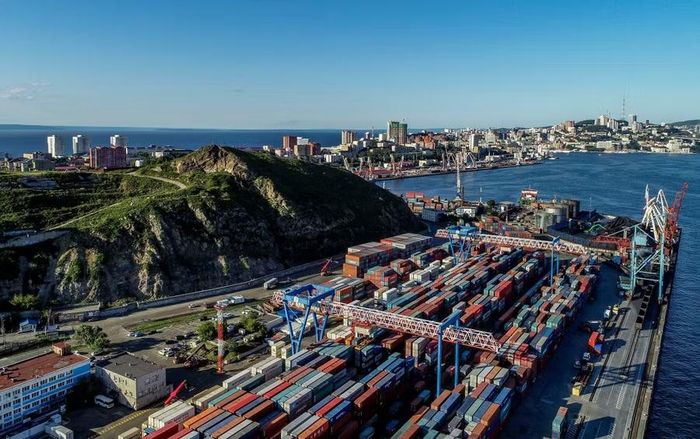  Cảng hàng hóa Vladivostok ở vùng Viễn Đông của Nga. Ảnh: fesco 