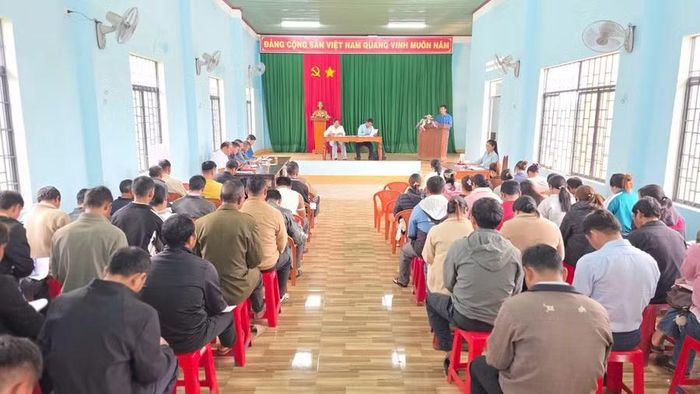 Quang cảnh buổi sinh hoạt chi bộ. Ảnh: Bá Bính