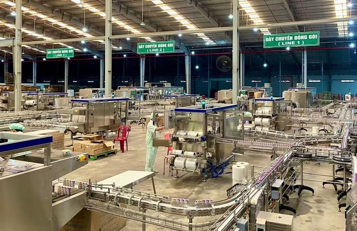 Dây chuyền sản xuất sữa tại Công ty cổ phần thực phẩm dinh dưỡng Nutifood Cao Nguyên (phường Pleiku). Ảnh: Vũ Thảo