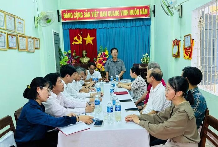 Quang cảnh buổi sinh hoạt của Chi bộ tổ dân phố 1 (Hải Minh). Ảnh: N.H