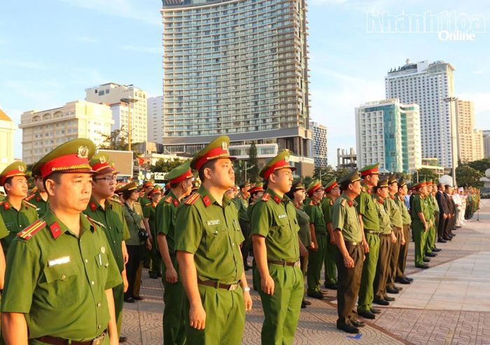 Cán bộ, chiến sĩ các đơn vị nghiệp vụ Công an tỉnh tham dự buổi lễ.