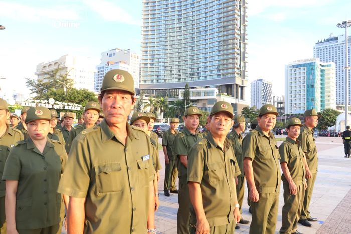 Lực lượng tham gia bảo vệ an ninh trật tự ở cơ sở các phường khu vực Nha Trang tham dự buổi lễ.