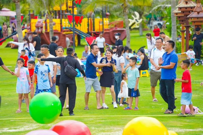 Nhiều trạm trải nghiệm dành cho các lứa tuổi.