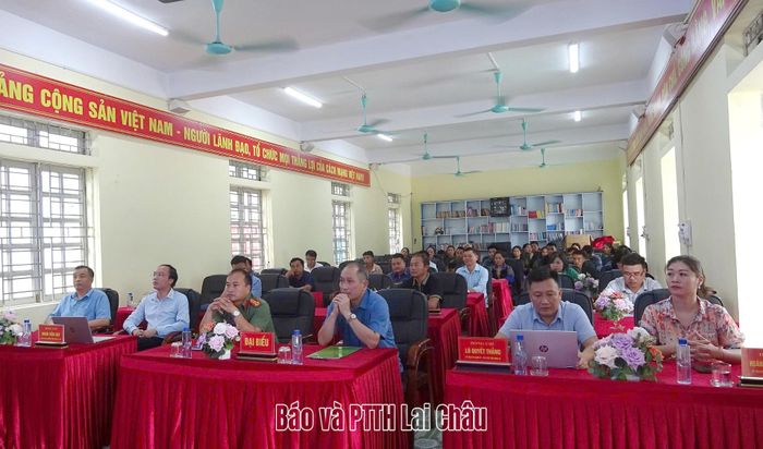 Các đại biểu dự chương trình.