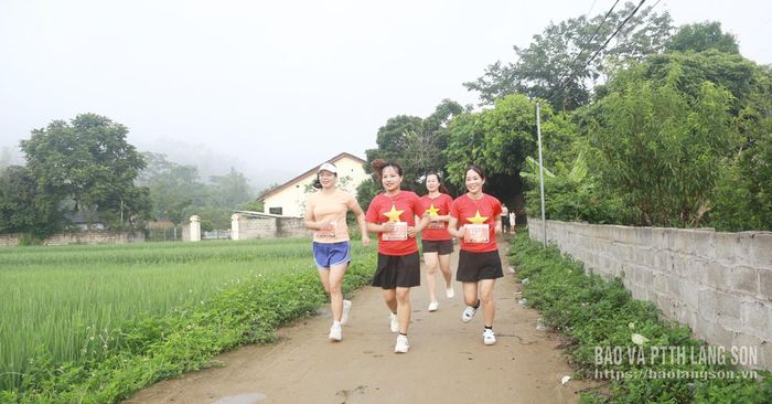 Các vận động viên tranh tài ở cự ly 5 km