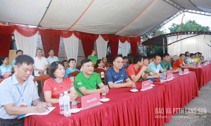 Các đại biểu tham dự lễ khai mạc giải