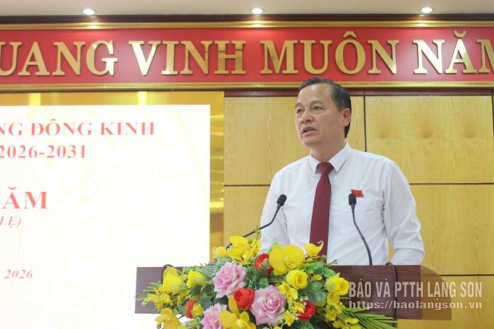 Đồng chí Phùng Quang Hội, Ủy viên Ban Thường vụ Tỉnh ủy, Bí thư Đảng ủy, Chủ tịch HĐND phường Đông Kinh phát biểu bế mạc kỳ họp