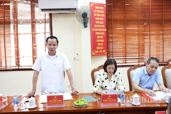Lãnh đạo Ban Nội chính Tỉnh ủy Lạng Sơn trình bày tóm tắt những kết quả đạt được trong công tác nội chính, cải cách tư pháp và phòng, chống tham nhũng, lãng phí, tiêu cực của tỉnh Lạng Sơn
