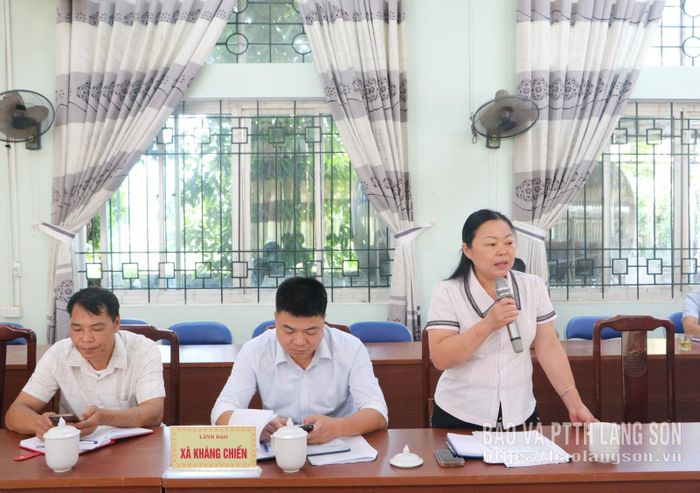 Lãnh đạo xã Kháng Chiến phát biểu tại buổi làm việc