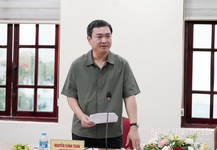 Đồng chí Nguyễn Cảnh Toàn, Phó Bí thư Tỉnh ủy, Chủ tịch UBND tỉnh phát biểu tại buổi làm việc
