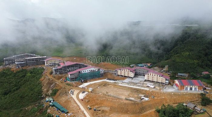 Những ngôi trường nội trú liên cấp đang dần hiện hữu nơi biên giới Lào Cai, mở ra môi trường học tập khang trang, hiện đại và tương lai tươi sáng hơn cho học sinh vùng cao.