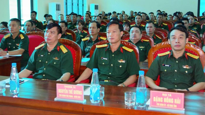 Đại biểu và học viên tham dự lễ khai mạc lớp bồi dưỡng.