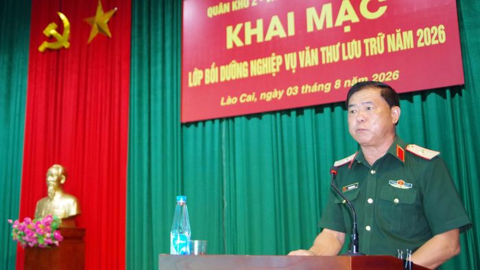 Thiếu tướng Tô Quang Hanh phát biểu khai mạc, chỉ đạo lớp bồi dưỡng.