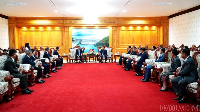 Quang cảnh buổi tiếp xã giao.