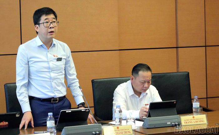 Đại biểu Nguyễn Thành Trung - Đoàn đại biểu Quốc hội tỉnh Lào Cai tham gia ý kiến vào Dự thảo Nghị quyết của Quốc hội quy định cơ chế, chính sách đặc thù để tháo gỡ khó khăn, vướng mắc trong việc thực hiện các dự án, công trình phục vụ Hội nghị cấp cao APEC 2027 tại đặc khu Phú Quốc, tỉnh An Giang.
