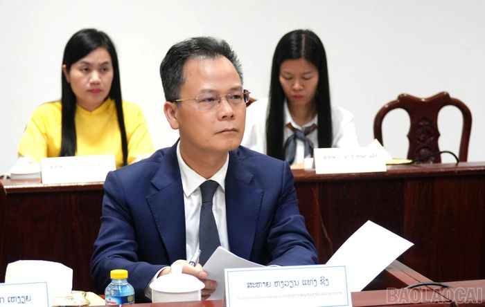 Đoàn đại biểu tỉnh Lào Cai dự hội đàm.