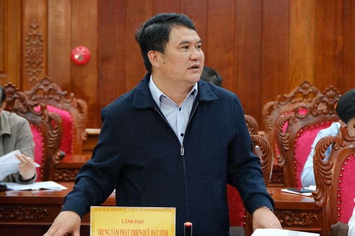 Ông Lê Văn Tạo, Phó Giám đốc Trung tâm Phát triển quỹ đất tỉnh Lâm Đồng phát biểu tại buổi làm việc