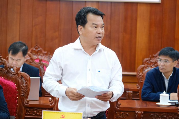 Ông Nguyễn Nhân Bản, Giám đốc Ban Quản lý dự án đầu tư xây dựng số 1 phát biểu tại buổi làm việc