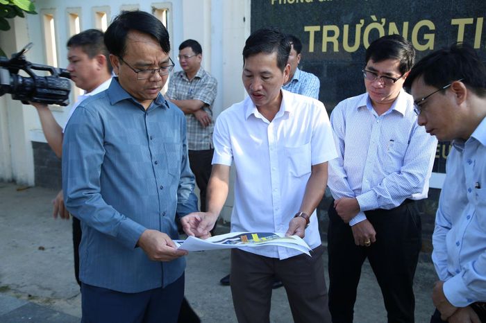Đồng chí Đặng Hồng Sỹ, Phó Bí thư Thường trực Tỉnh ủy yêu cầu các đơn vị liên quan phải xác định mốc thời gian hoàn thành các hạng mục của dự án