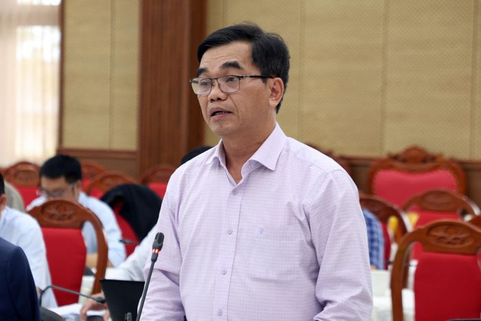 Phó Giám đốc Sở Y tế Lâm Đồng Đặng Thức Anh Vũ báo cáo kết quả công tác khám sức khỏe, khám sàng lọc cho người dân Lâm Đồng