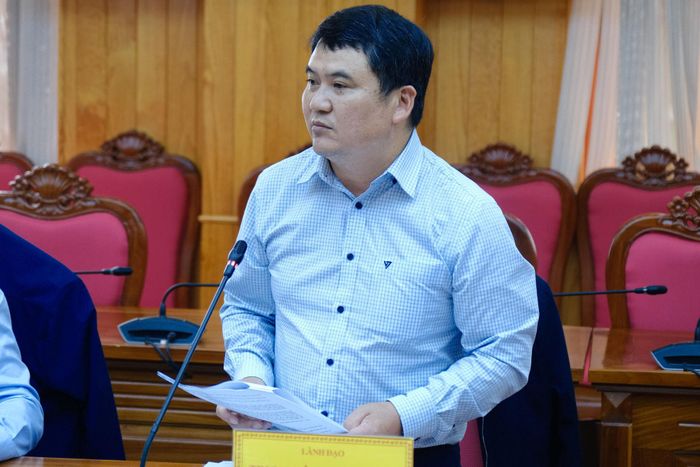 Ông Lê Văn Tạo, Phó Giám đốc Trung tâm Phát triển quỹ đất tỉnh Lâm Đồng phát biểu tại hội nghị