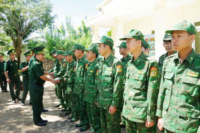 Ban Chỉ huy BĐBP tỉnh Lâm Đồng động viên cán bộ, chiến sĩ trước khi lên đường thực hiện nhiệm vụ