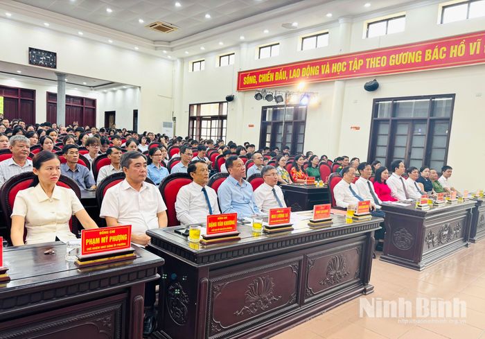 Các đại biểu dự hội nghị.
