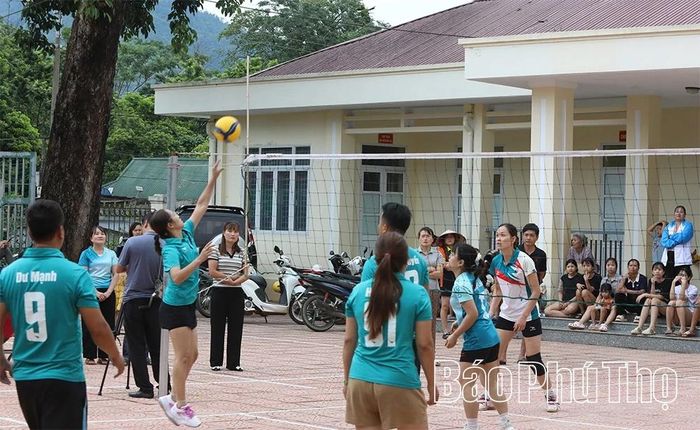 Khi đời sống người dân khởi sắc hơn, các phong trào văn hóa, thể thao cũng được quan tâm, chú trọng hơn. 