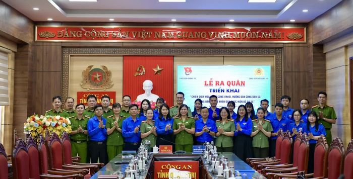 Tỉnh đoàn và Công an tỉnh phát động chiến dịch “Mùa hè số cùng VNeID” - Ảnh: M.H