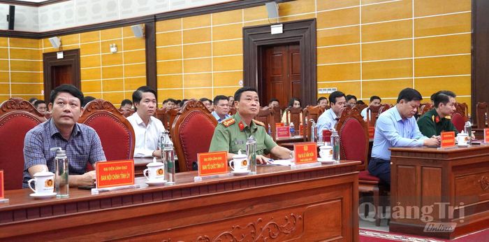 Các đại biểu tham dự buổi lễ - Ảnh: C.H