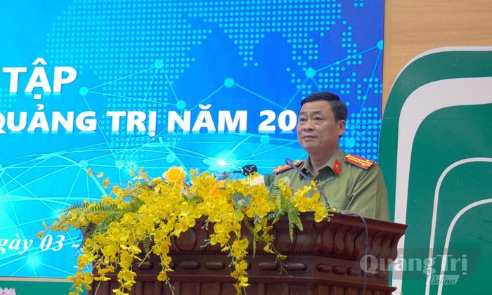 Đồng chí đại tá Lê Văn Hóa, Phó Giám đốc Công an tỉnh phát biểu tại buổi lễ - Ảnh: C.H