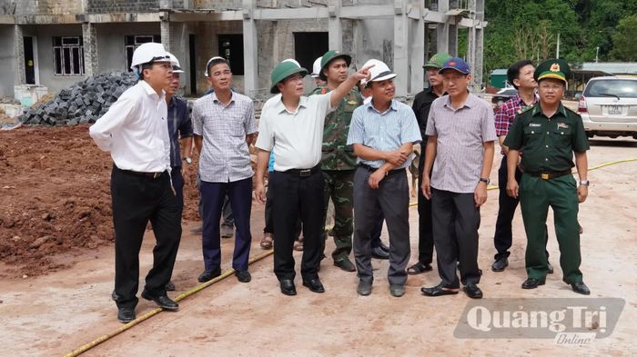 Đồng chí Nguyễn Văn Phương, Bí thư Tỉnh ủy ghi nhận, đánh giá cao nỗ lực của Ban Quản lý dự án, các nhà thầu, chính quyền địa phương và sự hỗ trợ tích cực của lực lượng vũ trang - Ảnh: Q.V