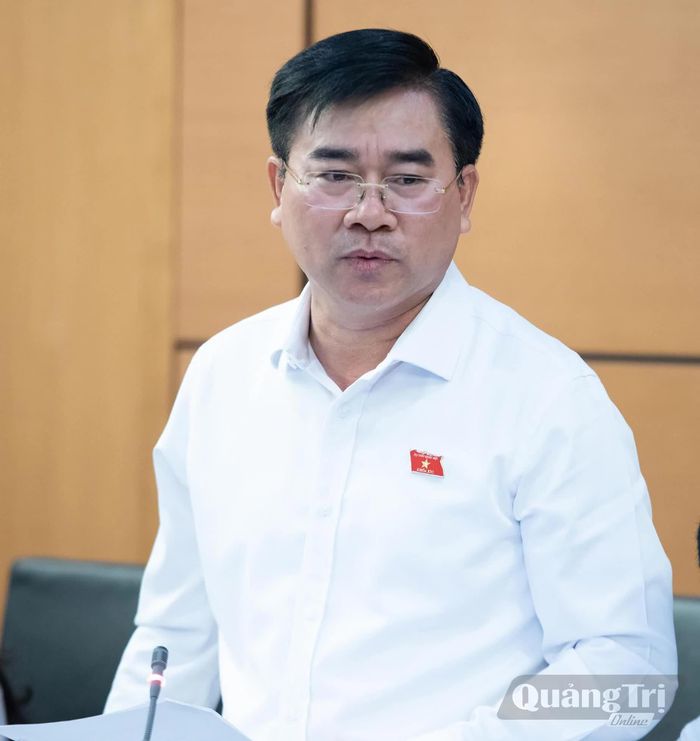 Đồng chí Thiếu tướng Võ Tiến Nghị, Phó Tư lệnh Bộ đội Biên phòng thảo luận tại phiên họp - Ảnh: CTV