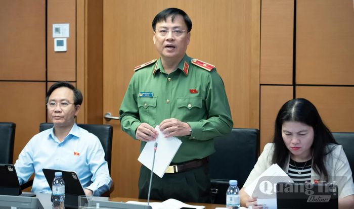 Đồng chí Thiếu tướng Nguyễn Thanh Liêm, Giám đốc Công an tỉnh thảo luận tại phiên họp - Ảnh: CTV