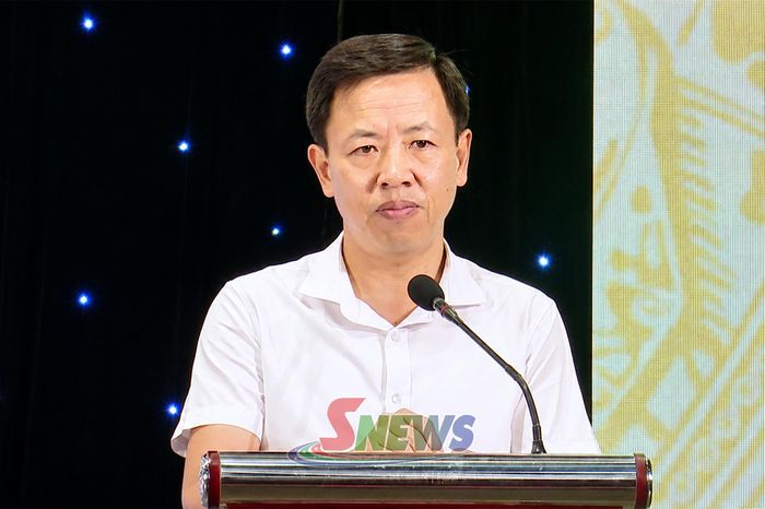 Đồng chí Nguyễn Trường Chinh, Bí thư Đảng ủy, Giám đốc Báo và PTTH Sơn La phát biểu tại cuộc sinh hoạt.