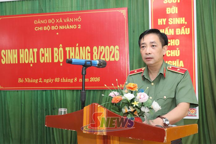 Thiếu tướng Nguyễn Minh Tuấn, Ủy viên BTV Tỉnh ủy, Giám đốc Công an tỉnh phát biểu tại cuộc sinh hoạt.