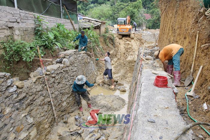 Thi công dự án khắc phục hậu quả do mưa bão, đảm bảo thoát nước trống sạt lở trên địa bàn xã Đoàn Kết.