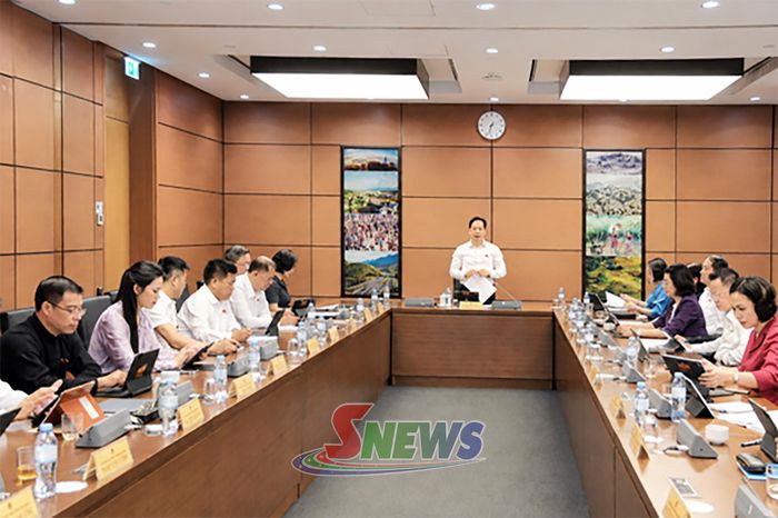 Đại biểu Hoàng Văn Nghiệm phát biểu.