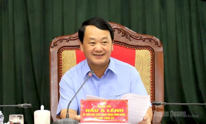 Đồng chí Bí thư Tỉnh ủy Hầu A Lềnh chủ trì cuộc họp.