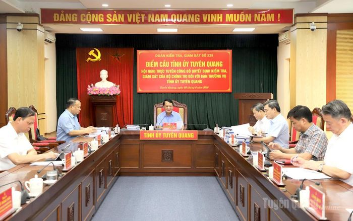 Các đại biểu dự họp.