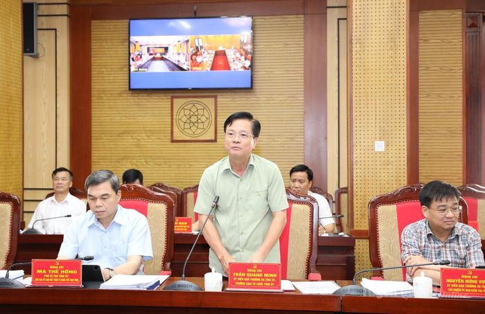 Trưởng Ban Tổ chức Tỉnh ủy Trần Quang Minh phát biểu tại buổi làm việc.