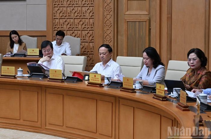 Các thành viên Chính phủ tham dự phiên họp.