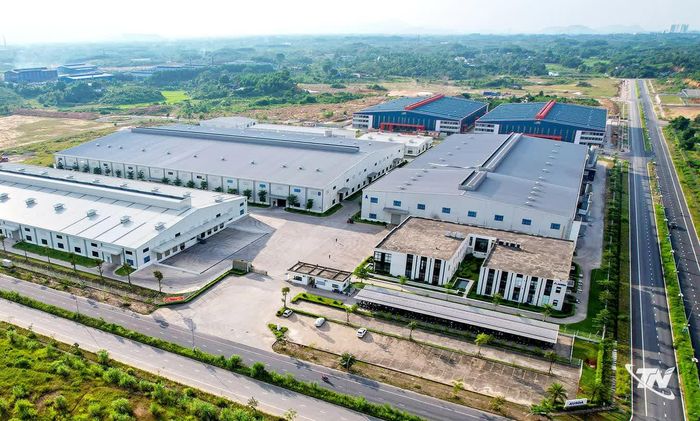 Nhà máy sản xuất tấm lát sàn PVC tại Khu công nghiệp Sông Công II (phường Bách Quang).