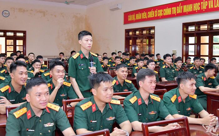 Sĩ quan trẻ thể hiện quyết tâm sẵn sàng nhận và hoàn thành tốt mọi nhiệm vụ, tình nguyện công tác tại các sư đoàn chủ lực và những đơn vị còn thiếu biên chế.