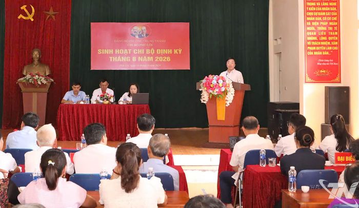 Buổi sinh hoạt Chi bộ Phù Lôi, Đảng bộ phường Trung Thành.