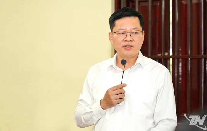Đồng chí Đinh Quang Tuyên phát biểu tại buổi làm việc với Giáo xứ Nhã Lộng.