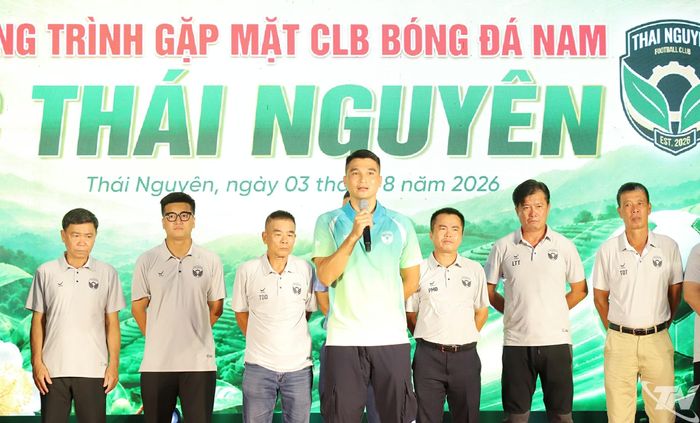 Đội trưởng FC Thái Nguyên Lê Văn Đại phát biểu tại chương trình gặp mặt.